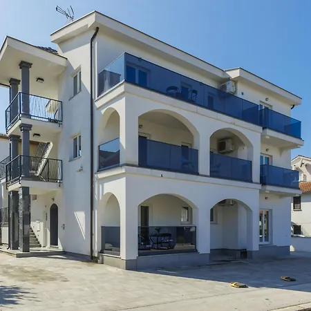 Amra 4 By Interhome Apartman